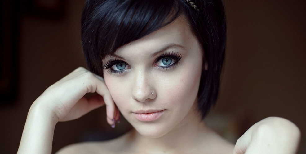 6. "Brunette with fair skin and blue eyes" - wide 4